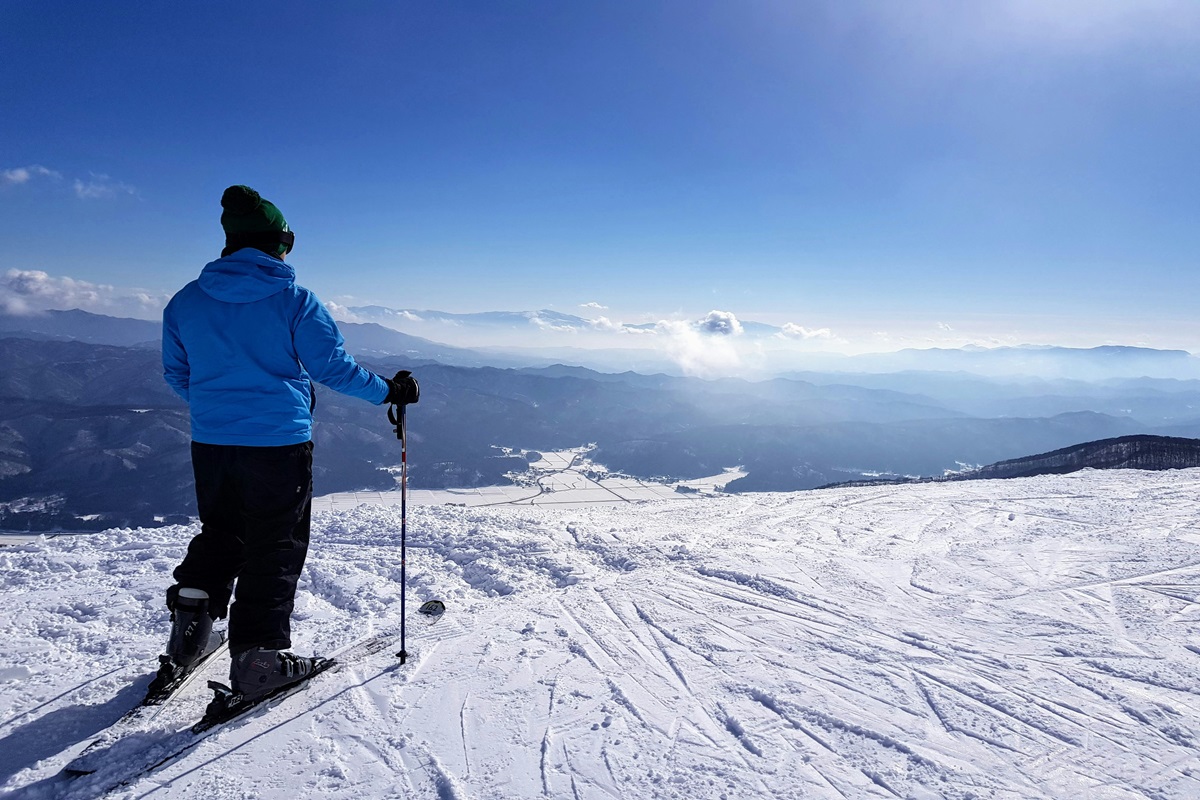 Os melhores destinos pelo mundo para você esquiar na neve
