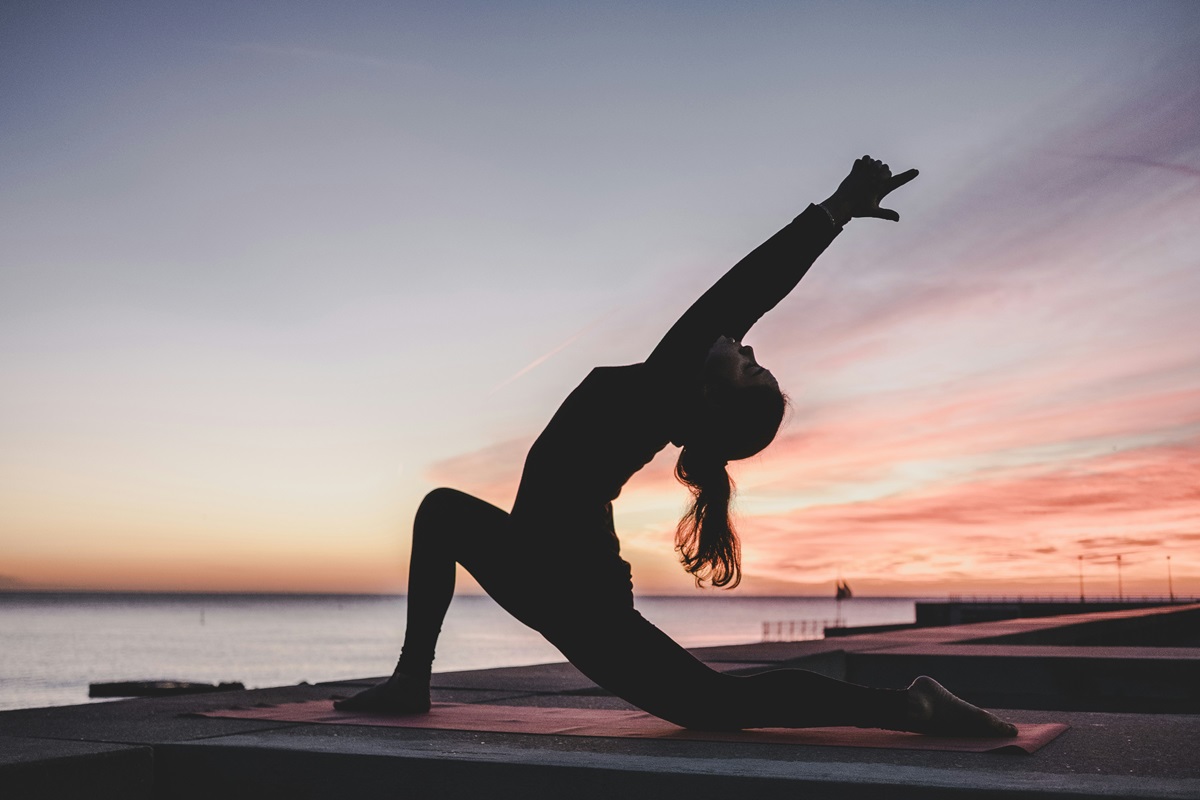 Praticar yoga: quais são os benefícios para o corpo e a mente?